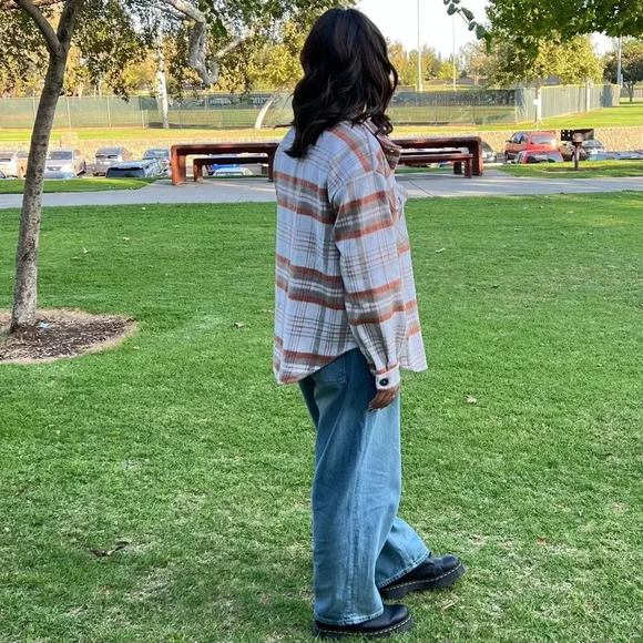 Plaid Flannel Shacket Oversized Khaki Oatmeal Thick Soft Cozy Material Pockets - Picture 4 of 6